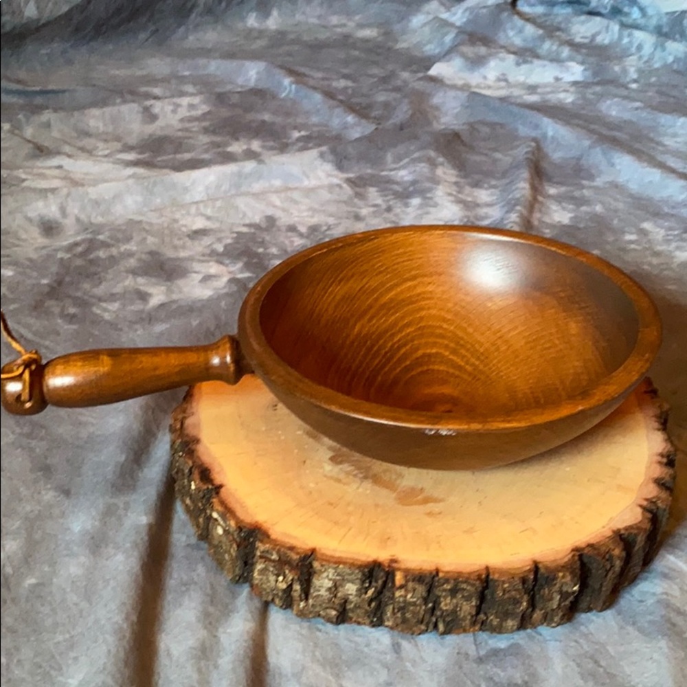 Woodcrafters Wooden Bowl with Handle - Picture 15 of 16
